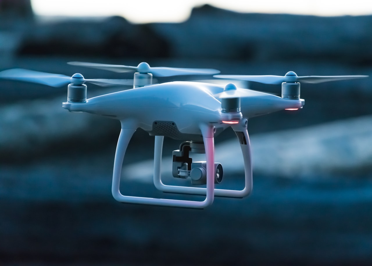 Dron ile Dış Cephe Temizliği Nasıl Çalışır? Yüksek Katlı Binalarda Yeni Nesil Teknolojiler